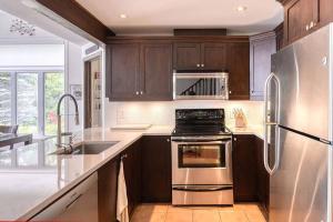 NEW! Cozy Condo on Golf w Fire Pit & Scenic Views