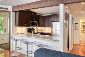 NEW! Cozy Condo on Golf w Fire Pit & Scenic Views