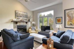 NEW! Cozy Condo on Golf w Fire Pit & Scenic Views