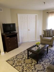 Cozy Condo Close to Disney