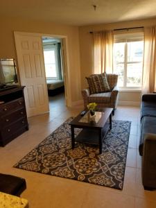 Cozy Condo Close to Disney
