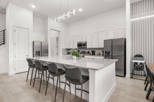 15 Bedrooms 15.5 Baths Paradiso Grande 6091HS