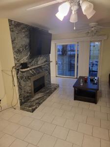 Beautiful Riverview Condo with Boatlaunch