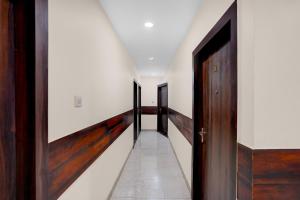 Townhouse Z Square Mall Formerly The Mall Road Inn