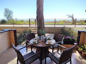 Frente al mar, piscina, playa tranquila