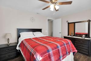 Nifty and Thrifty Nook 3bd 1ba Central Save Money Family Friendly