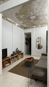 Beautiful apartment with patio Centrally located in a 20th century building