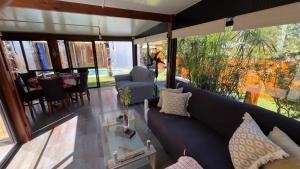 Casa con piscina climatizada cubierta, un refugio de paz tanto en invierno como en verano, a metros del mar y las sierras en Bella Vista-Piriápolis
