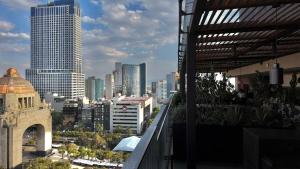 Luxurious 1BR with Balcony, Gym & Monument View