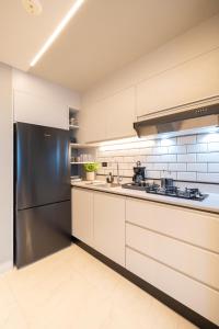 Modern 1BR Ocean View The Sands Pool High Floor