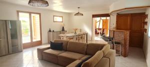 Location gîte 8 à 13 personnes, mer à 450m