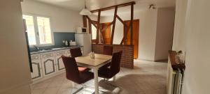 Location gîte 8 à 13 personnes, mer à 450m