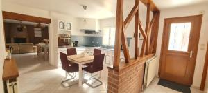Location gîte 8 à 13 personnes, mer à 450m