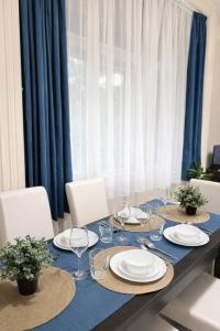 Fashion Street Spacious 2 Bedroom Apartment