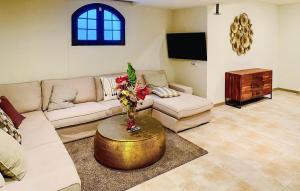 Amazing Home In Chiclana De La Fronter