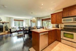 NEW Tremblant Chalet | Private Hot Tub & Fireplace