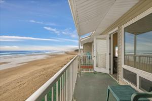 Oceanfront Family Suite - Full Kitchen - Beautiful Views and Pool & Hot Tub Access