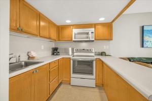 Oceanfront Family Suite - Full Kitchen - Beautiful Views and Pool & Hot Tub Access