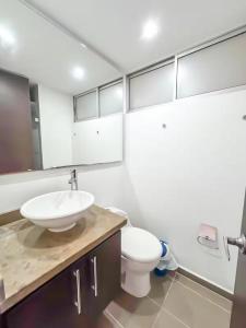 Piscina y Vista - Apto moderno con 2 hab y Aire Acondicionado