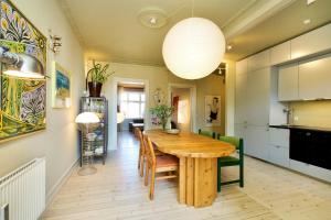 Spacious Flat With Balcony In Central Nørrebro