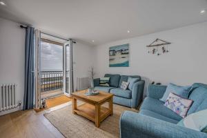 Tasteful, Seafront Family Flat - Pass the Keys