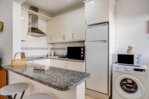 ESTUDIO LD a 350m da Praia da Rocha , Piscina, Garagem