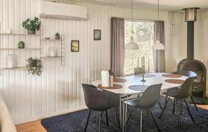 2 Bedroom Awesome Home In Farsø