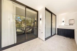 Chic 2BR Retreat in Vibrant Gladesville