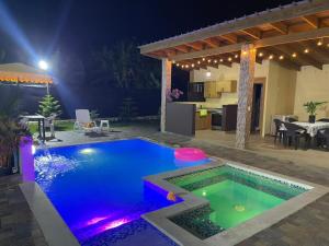 Villa para grupos con Jacuzzi climatizado, piscina y vista a la montaña de Jarabacoa