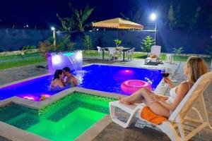 Villa para grupos con Jacuzzi climatizado, piscina y vista a la montaña de Jarabacoa