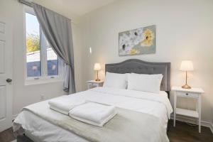 Historic Plateau Loft with 3 Private Baths