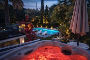 Luxury Golf Front Villa Spa, Jacuzzi & Heated Pool