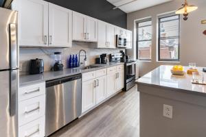 South Side Retreat - Elevator and WiFi - Sleeps 4