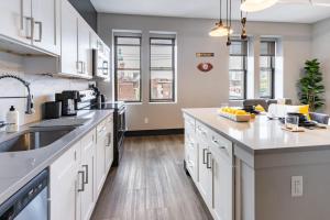 South Side Retreat - Elevator and WiFi - Sleeps 4