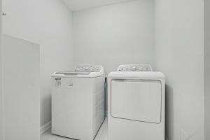 Modern Spacious 3BR Home with Free Parking and Wi-Fi