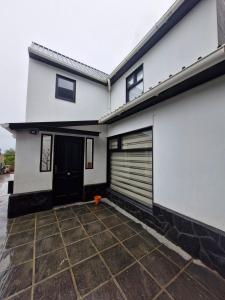 Casa frente al bosque
