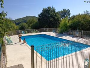 Mobil-home pour 4 personnes avec terrasse - API-1-52-2210