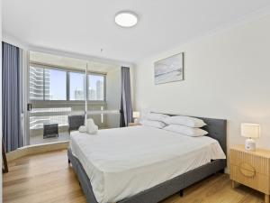 Timeless 3BR Oceanview stay in Surfers Free parking