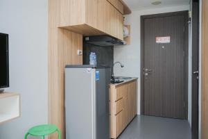 Elegant and Comfy Studio Apartment at Bintaro Icon By Travelio