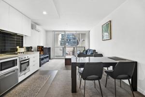 1BR Docklands with Walk to Marvel Stadium & Balcony