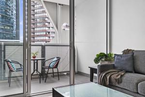 1BR Docklands with Walk to Marvel Stadium & Balcony