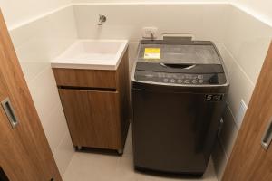 Caribbean breeze apt,7 min from airport