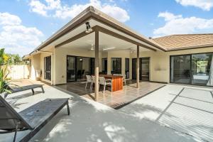 Zen Orient Luxurious 4BR Oasis with Private Pool