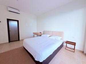 Blue House Beach Pool BBQ KTV Billiards Villa 6