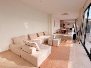 Blue House Beach Pool BBQ KTV Billiards Villa 6