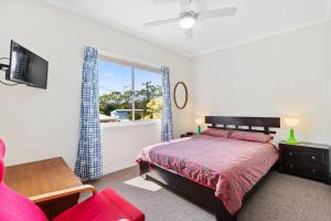 Retro Retreat - Family Holiday Home away from Home