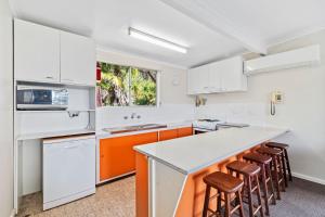 Retro Retreat - Family Holiday Home away from Home