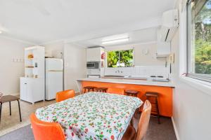 Retro Retreat - Family Holiday Home away from Home