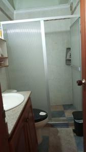Confort Room con Aire y Desayuno con baño Compartido con elementos de limpieza para huéspedes conscientes del aseo Excelente Atención y Ambiente