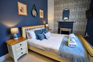 1 The Kings within the City Walls